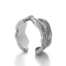 Load image into Gallery viewer, Fe3c x Li Kuanzhen Dragon Hole Ring (Black/Silver)